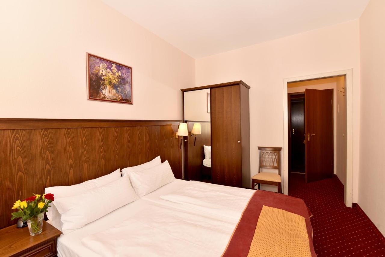 Hotel Romerhof Baden-Baden Room photo